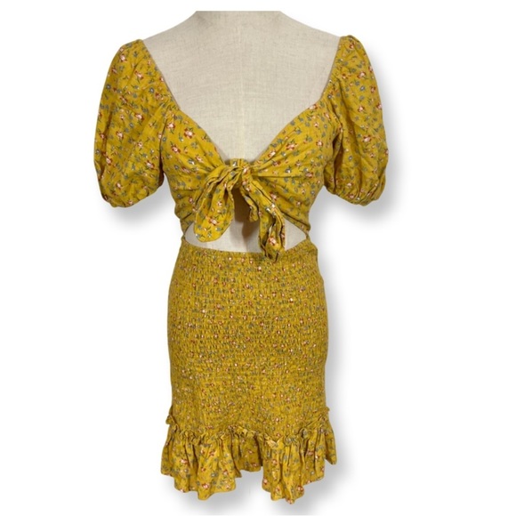 Sabo Skirt Adelia Cutout Tie Smocked Puff Sleeve Ditsy Floral Dress - Picture 4 of 11